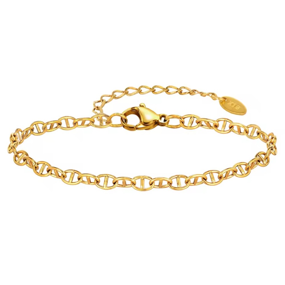 Elegant Gold Chain Bracelet